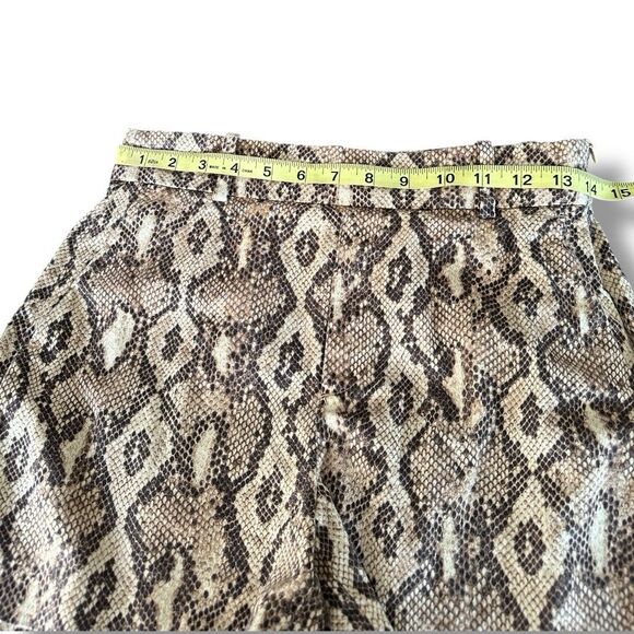Zara Women’s 3” Shorts Reptile Print Side Zip Size Small - Picture 6 of 8